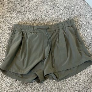 Lululemon stroll at sundown shorts